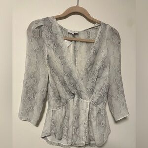 🦋Babaton 100% Silk Animal Print Lightweight Blouse